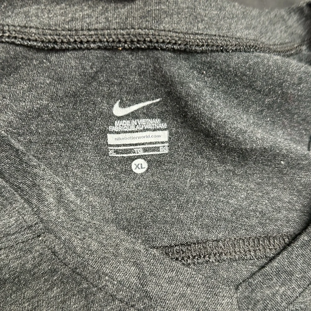 American Eagle Outfitters Black and White Graphic Tee - Picture 7 of 8